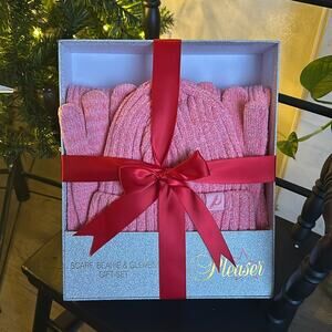 Pleaser Shoes scarf, beanie, gloves set